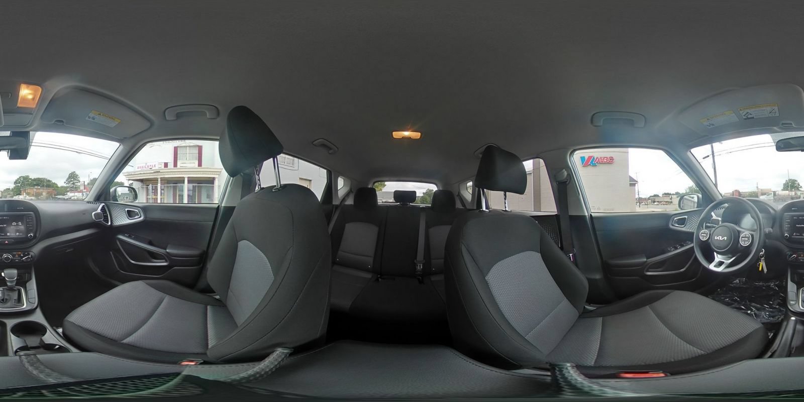 Used 2025 Kia Soul LX w/ LX Technology Package FWD image 35