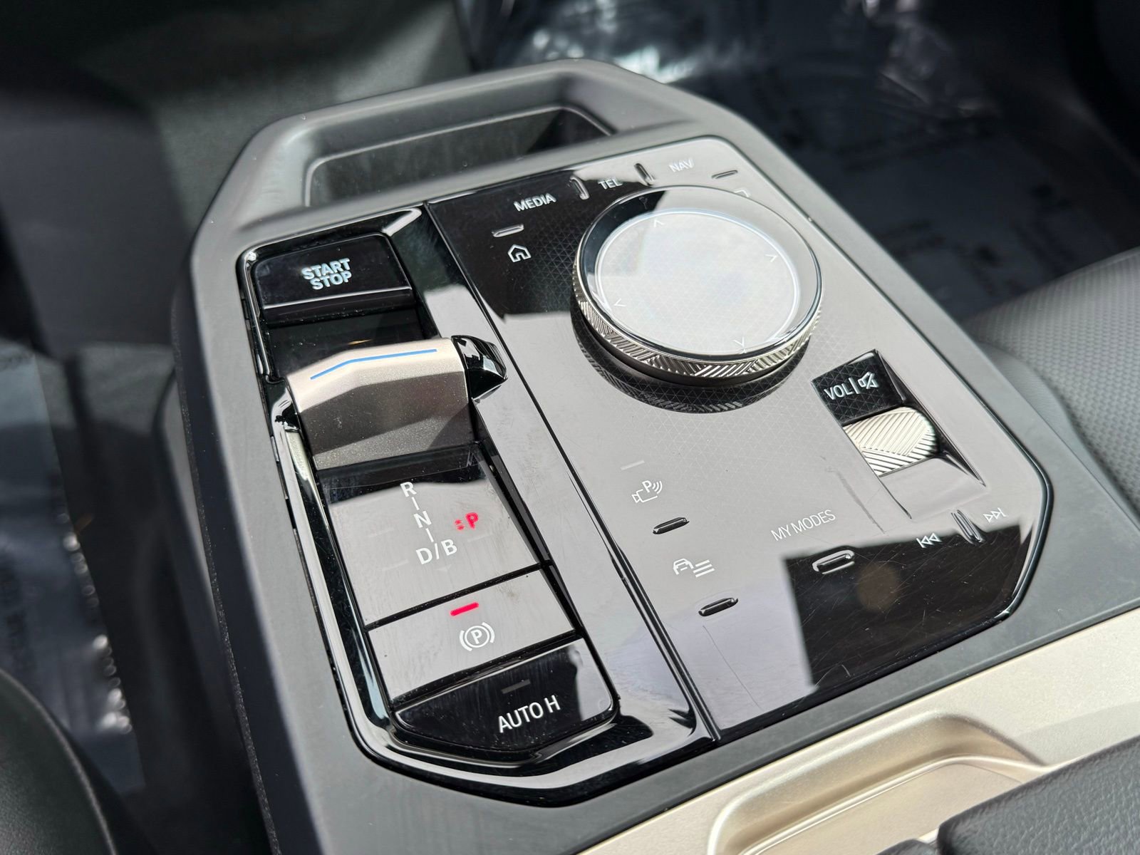 Used 2024 BMW iX xDrive50 w/ Radiant Heating Package image 29