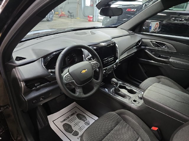 Used 2023 Chevrolet Traverse LT w/ LPO, Floor Liner Package FWD image 19