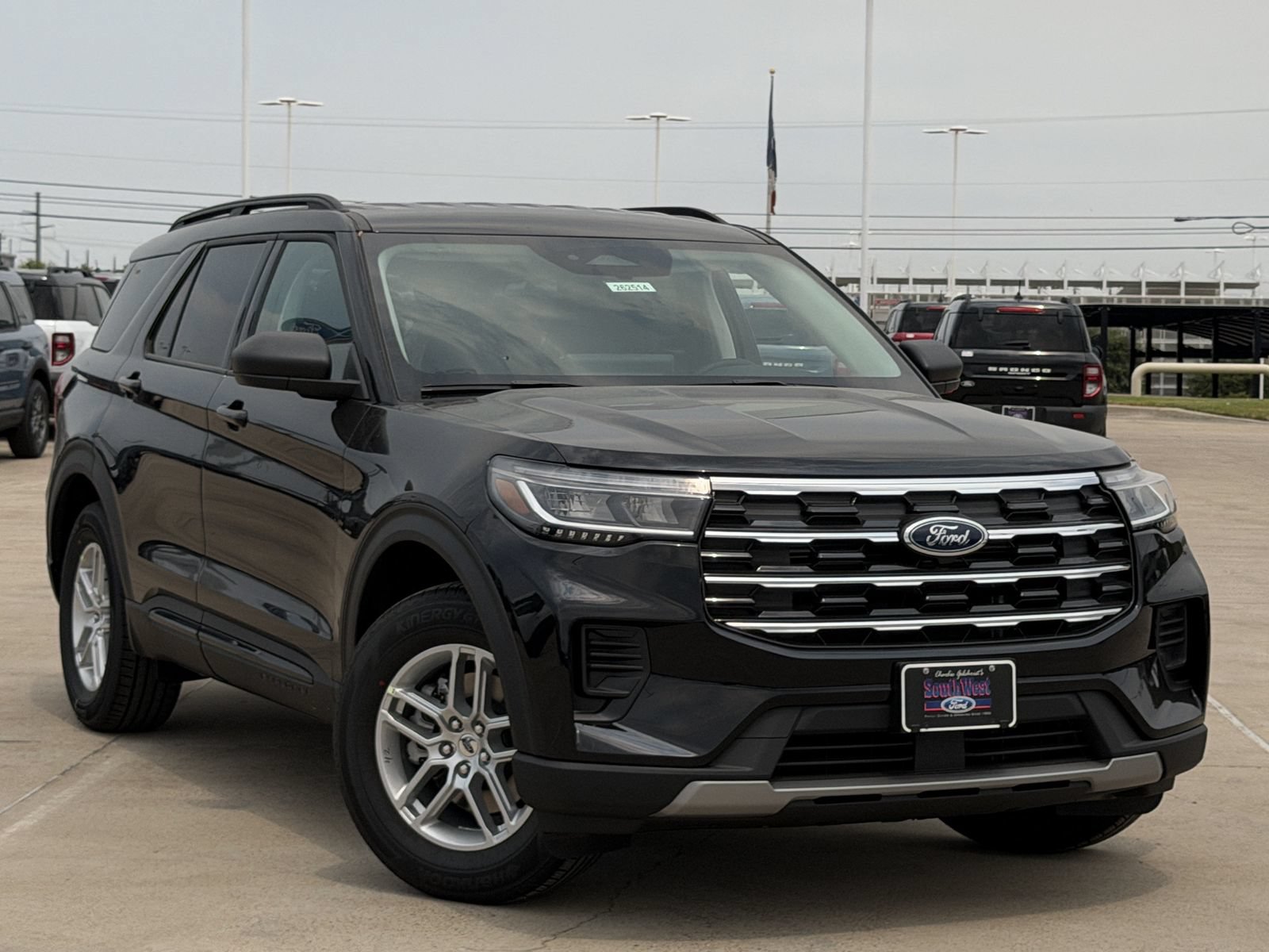 New 2026 Ford Explorer Active RWD image 2