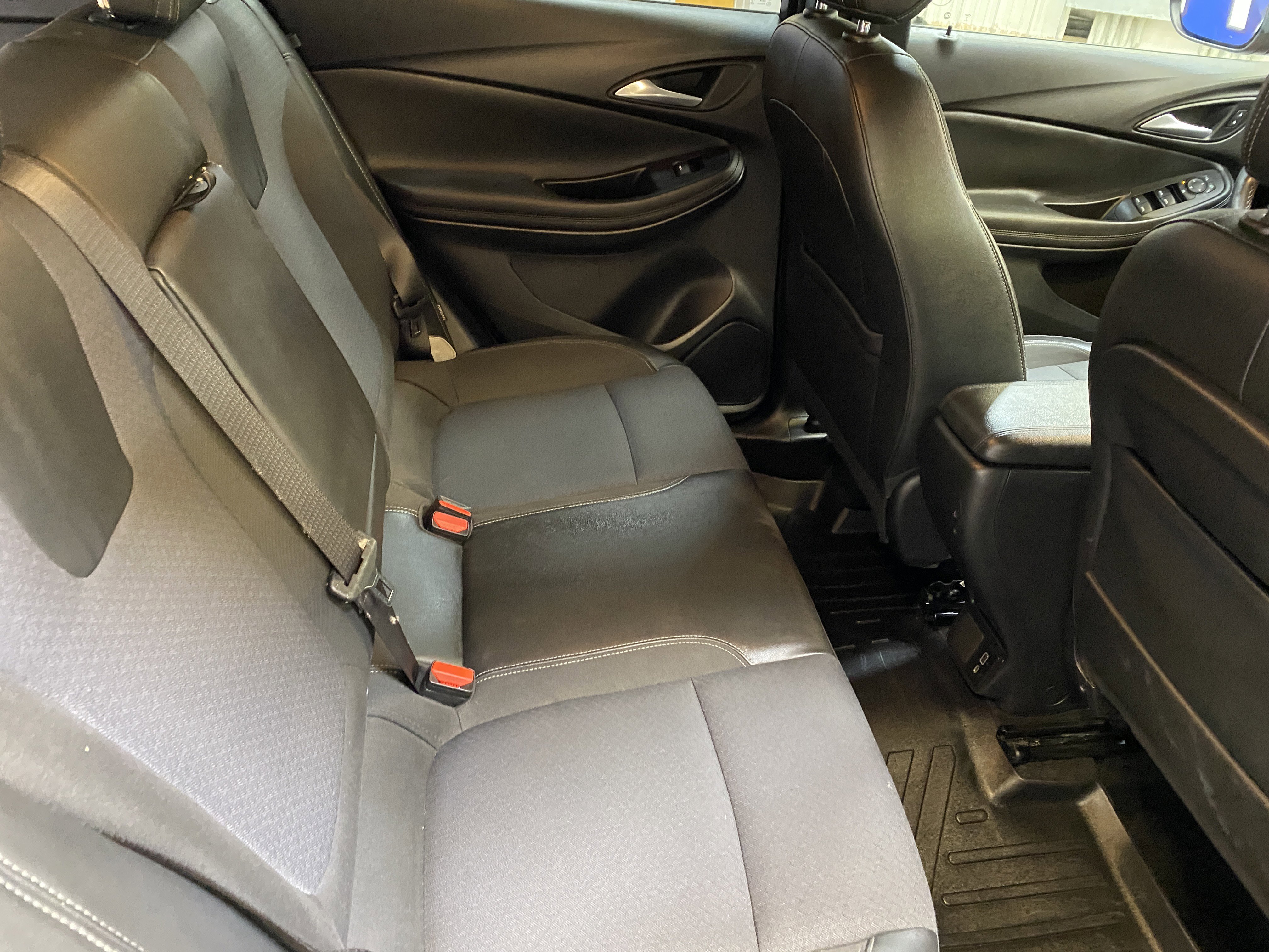 Used 2020 Buick Encore GX Select w/ Sport Touring Package image 26