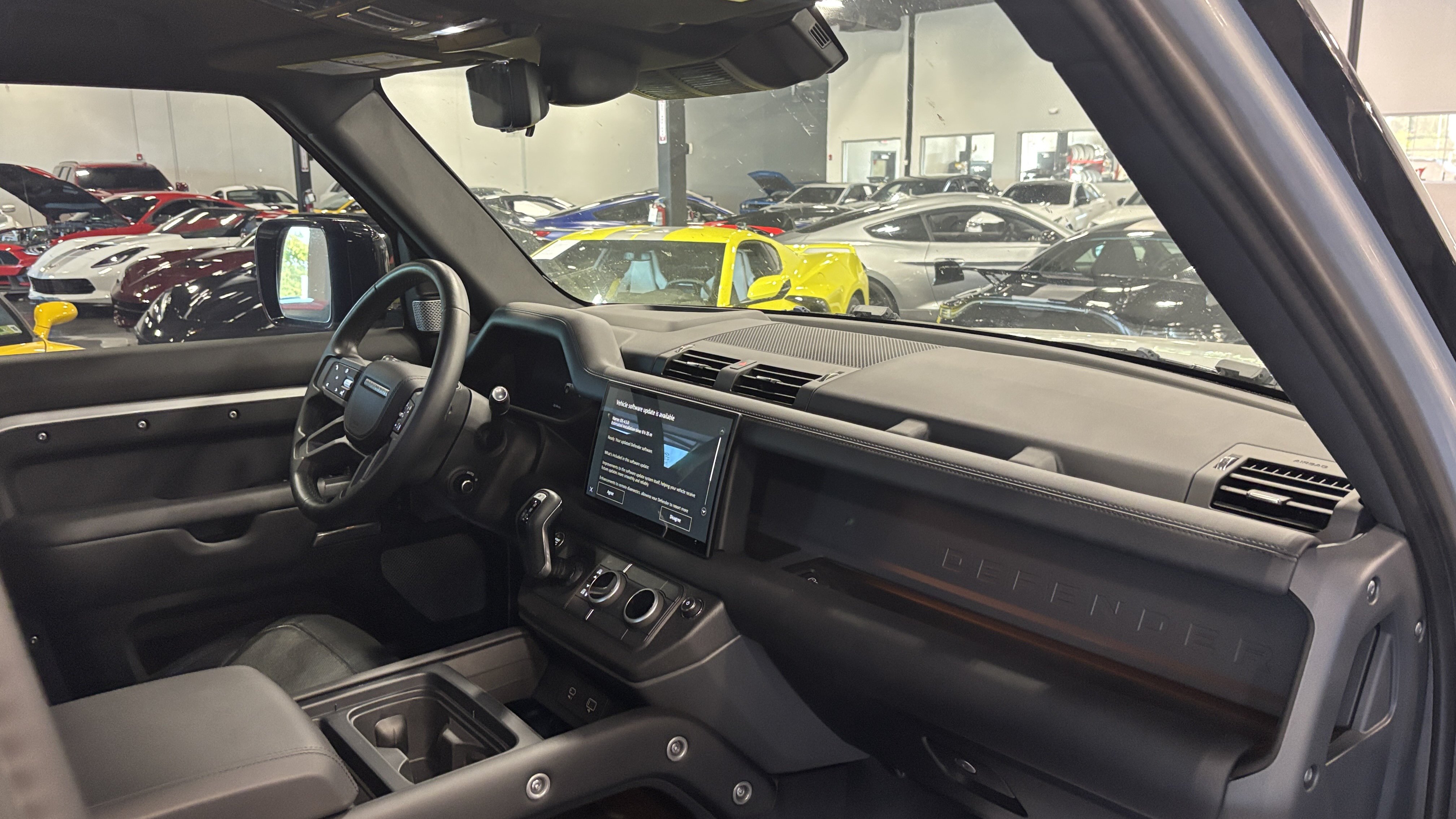 Used 2024 Land Rover Defender 130 X-Dynamic SE AWD/4WD image 6