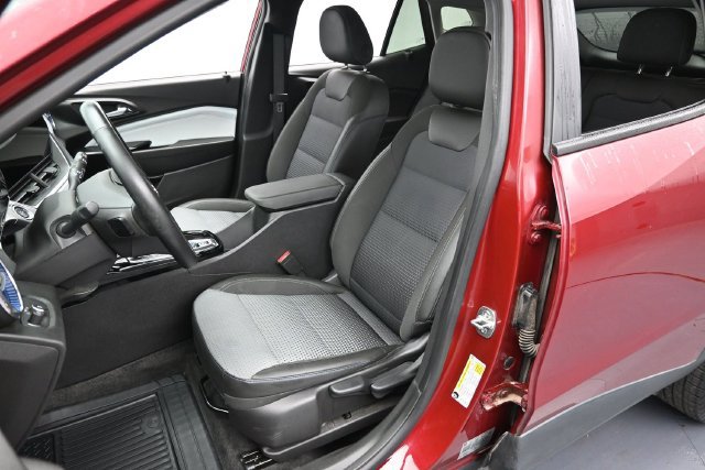 Used 2025 Chevrolet Trax LT w/ LT Convenience Package FWD image 11