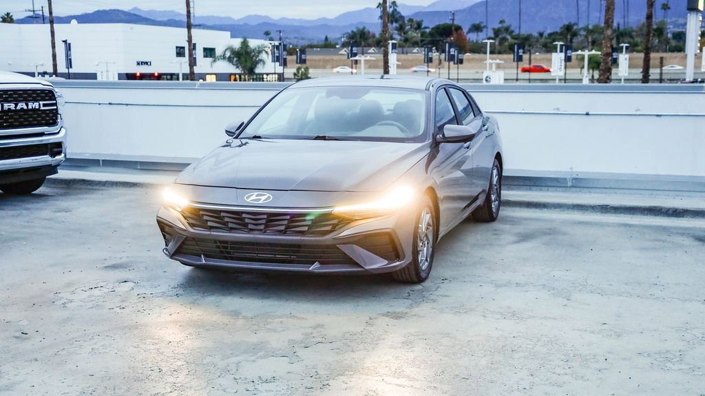Used 2024 Hyundai Elantra SEL image 4