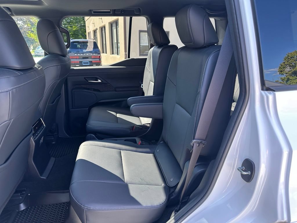 Used 2025 Lexus GX 550 w/ Accessory Package (Z1) AWD/4WD image 11