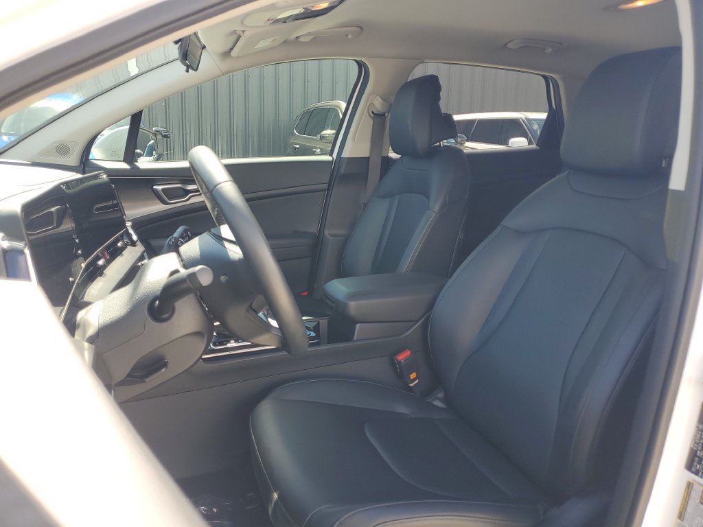 Used 2025 Kia Sportage EX FWD image 29