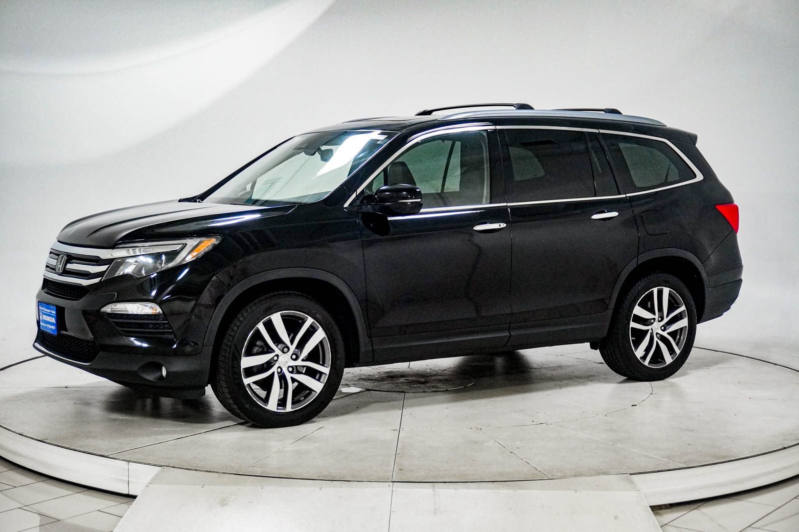 Used 2016 Honda Pilot Elite image 4