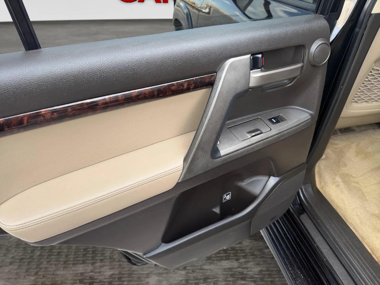 Used 2011 Toyota Land Cruiser AWD/4WD image 14
