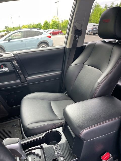 Used 2022 Toyota 4Runner TRD Off-Road Premium AWD/4WD image 6