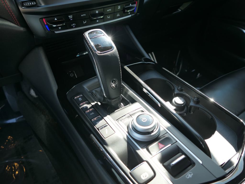 Used 2024 Maserati Levante GT Ultima image 23