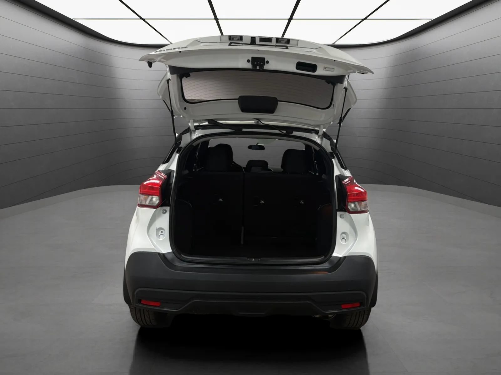 Used 2018 Nissan Kicks SV FWD image 19