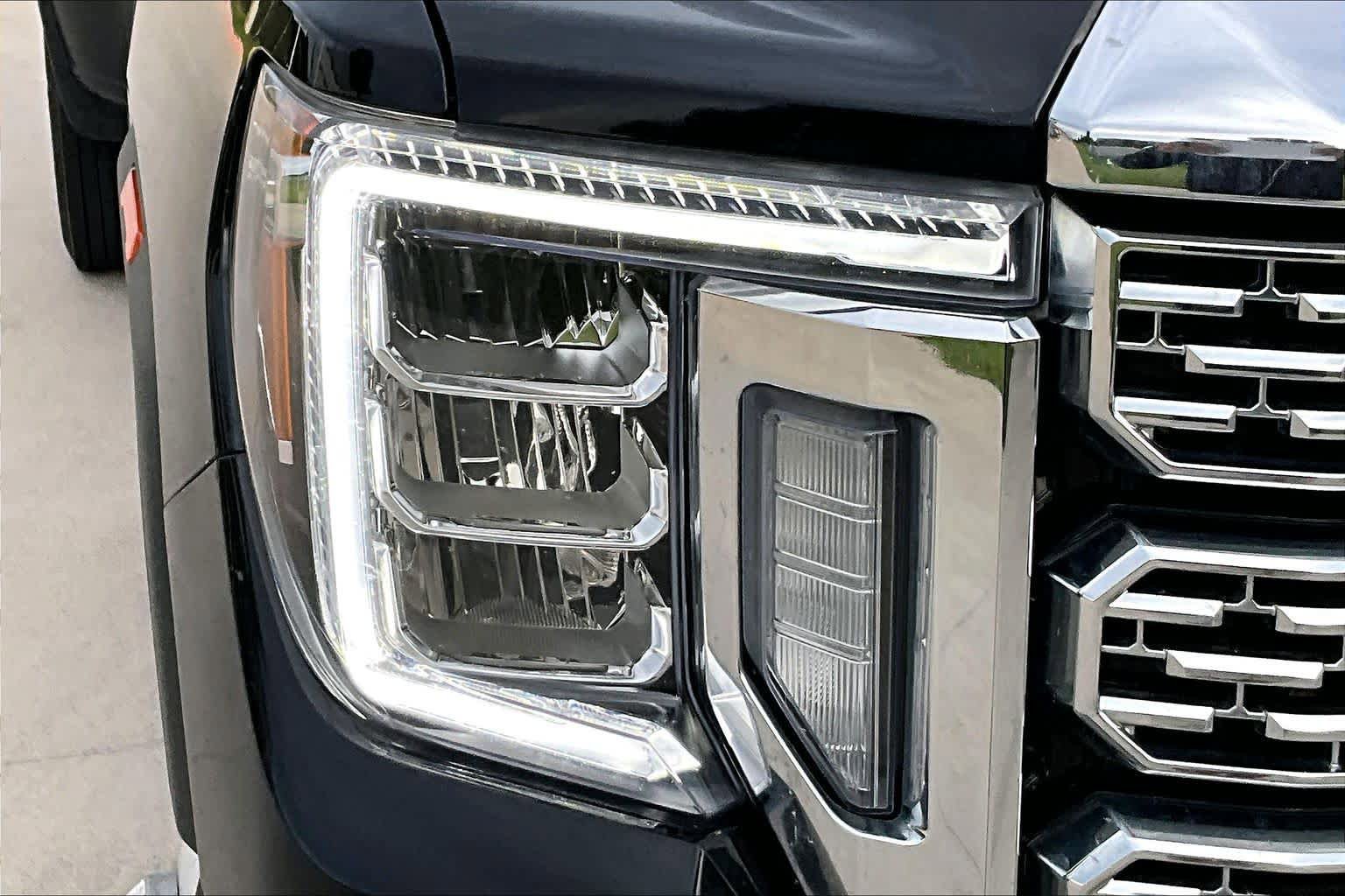 Used 2022 GMC Sierra 3500 Denali w/ Denali Ultimate Package AWD/4WD image 25