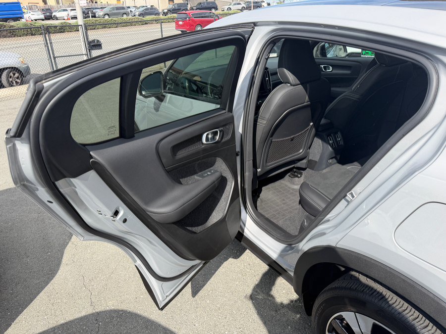 Used 2023 Volvo C40 P8 Recharge Plus w/ Protection Package Premier AWD/4WD image 40