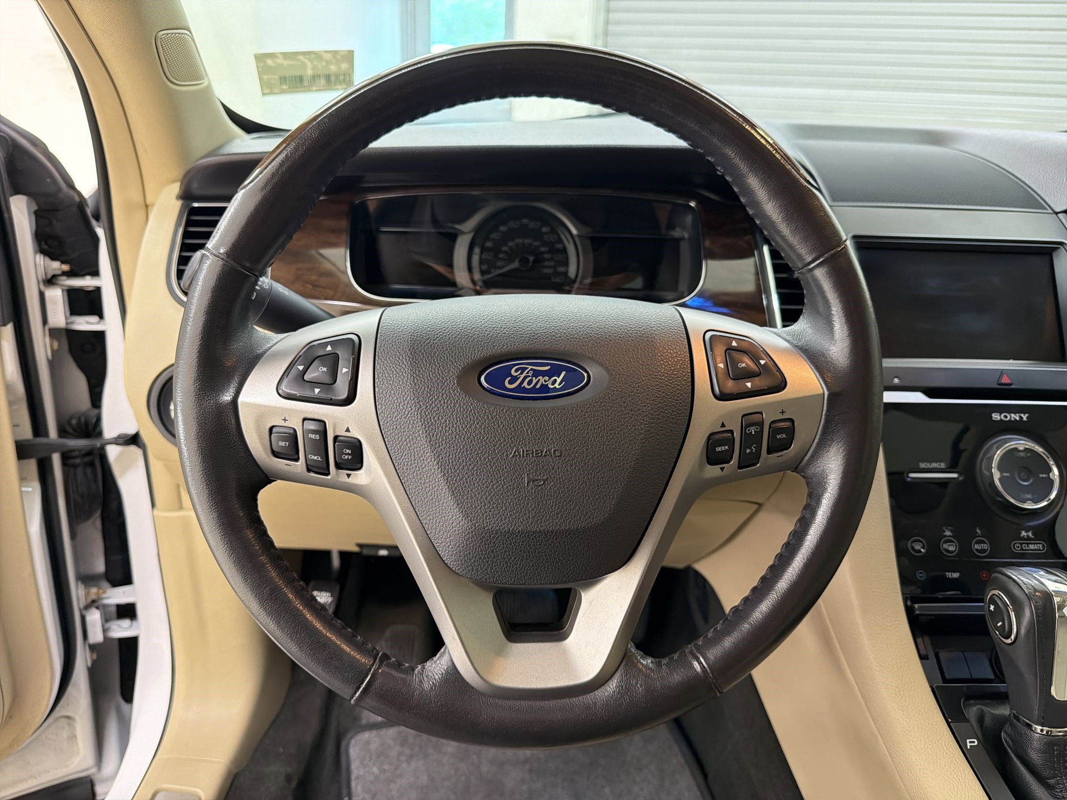 Used 2014 Ford Taurus Limited w/ Equipment Group 301A FWD image 17