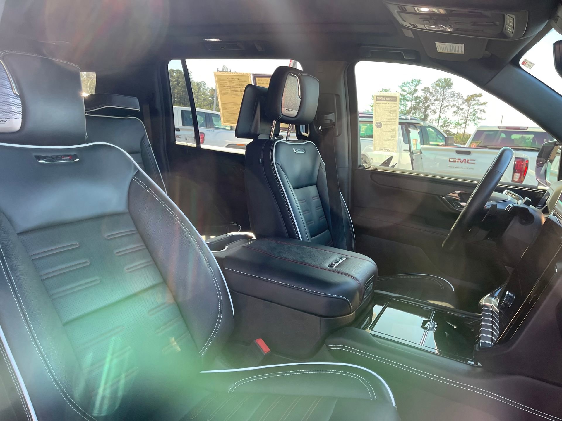 Used 2025 GMC Yukon XL AT4 Ultimate image 27