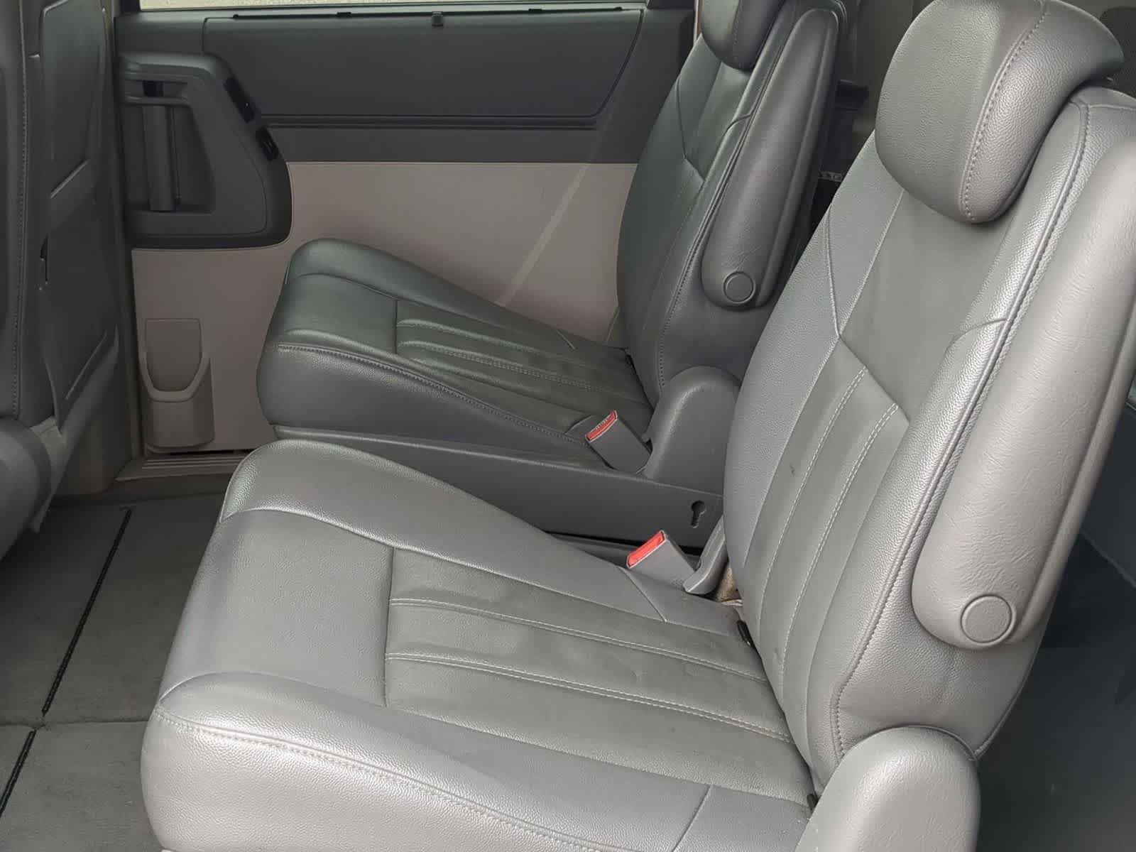 Used 2008 Chrysler Town & Country Touring image 19