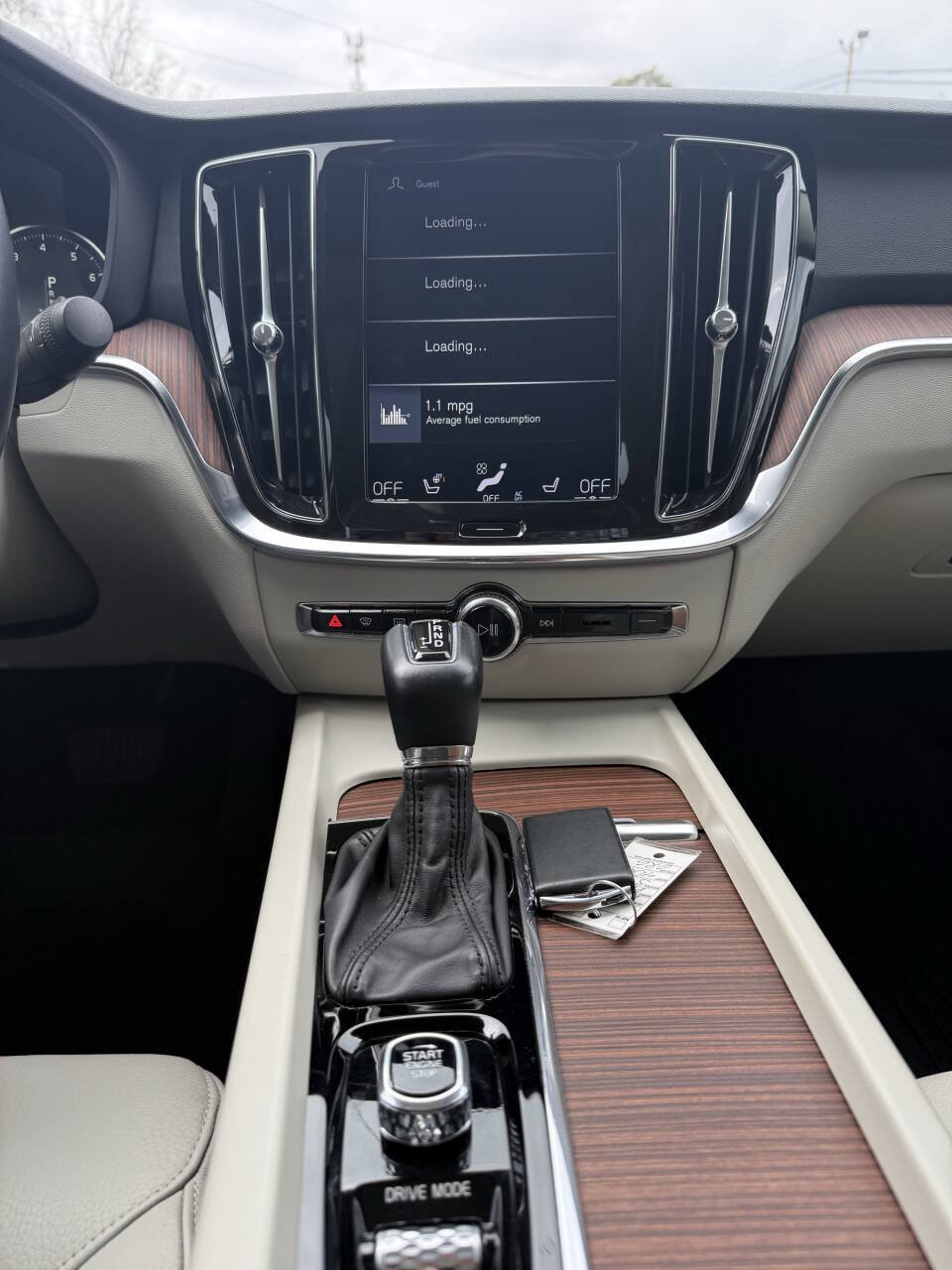 Used 2019 Volvo S60 T6 Momentum image 2