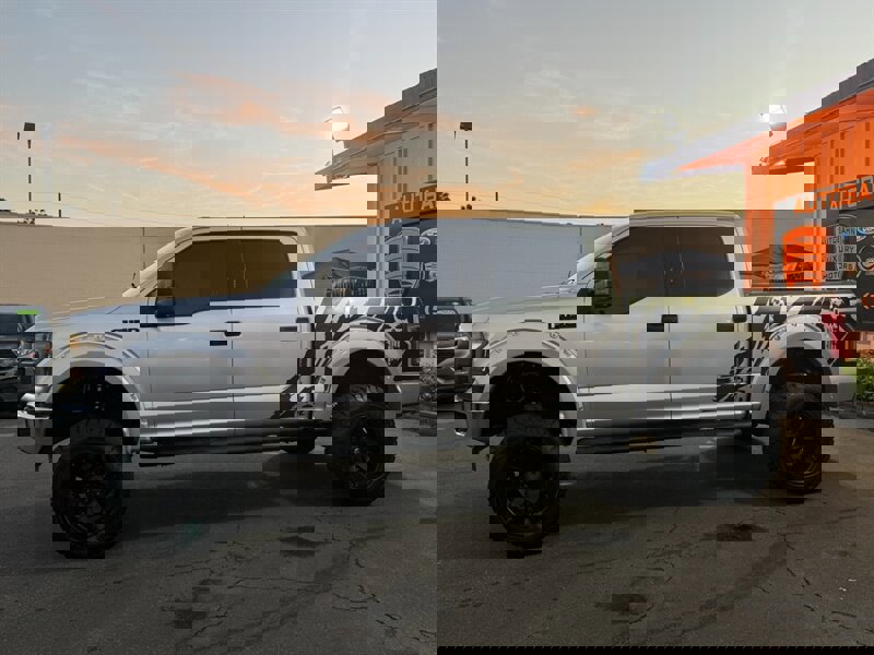 Used 2015 Ford F150 XLT image 8