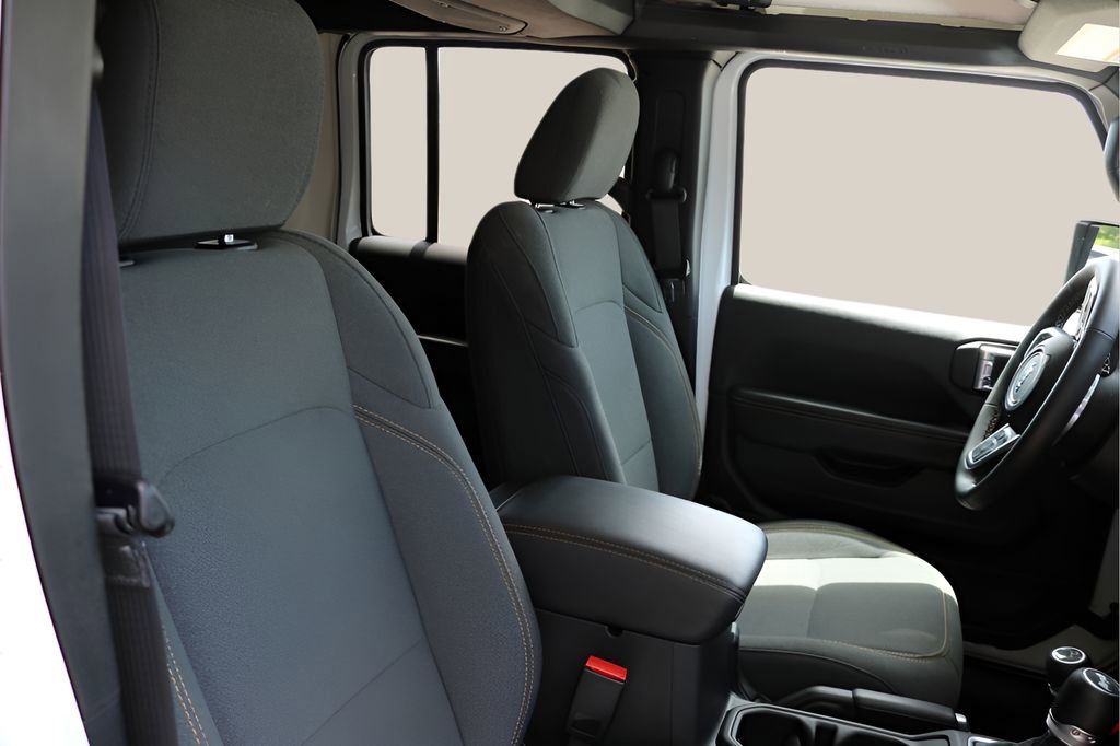 Used 2025 Jeep Wrangler Unlimited Sahara AWD/4WD image 20