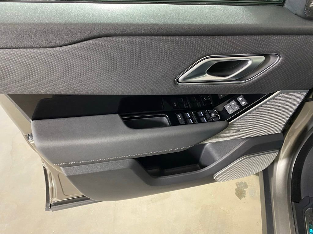 Used 2022 Land Rover Range Rover Velar R-Dynamic S image 25