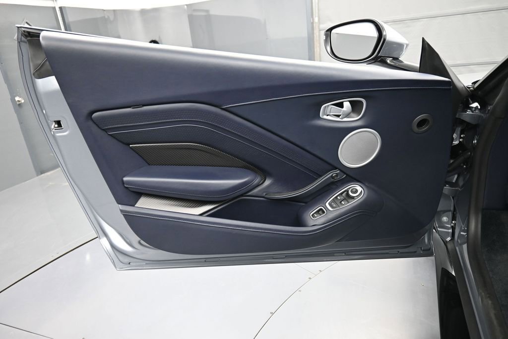 Used 2021 Aston Martin V8 Vantage Roadster RWD image 15