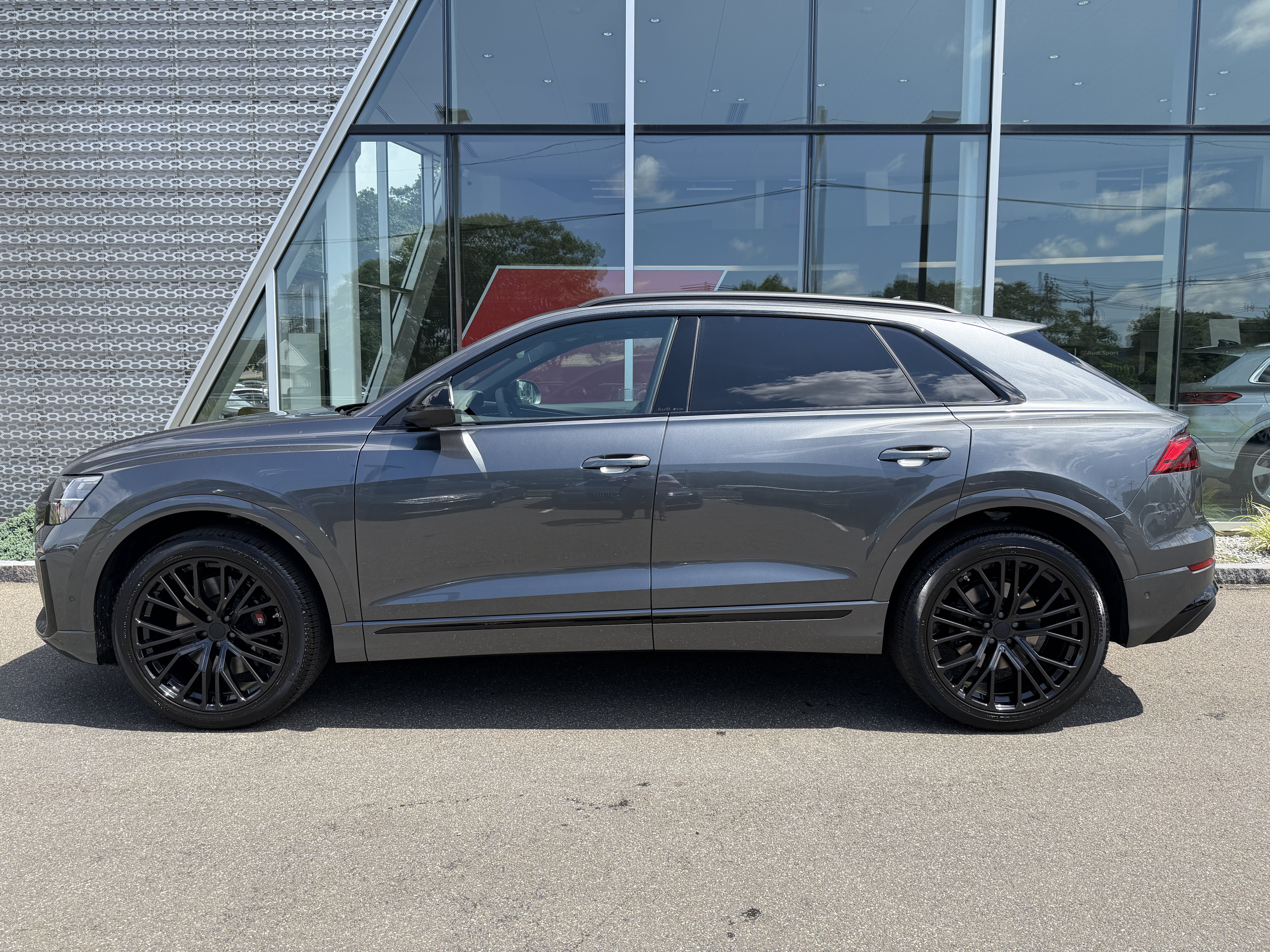 New 2026 Audi SQ8 Premium Plus AWD/4WD image 2