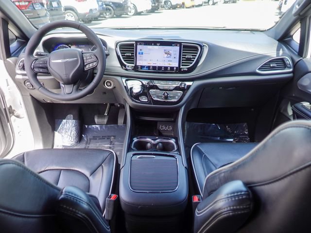 Used 2025 Chrysler Pacifica Limited FWD image 26
