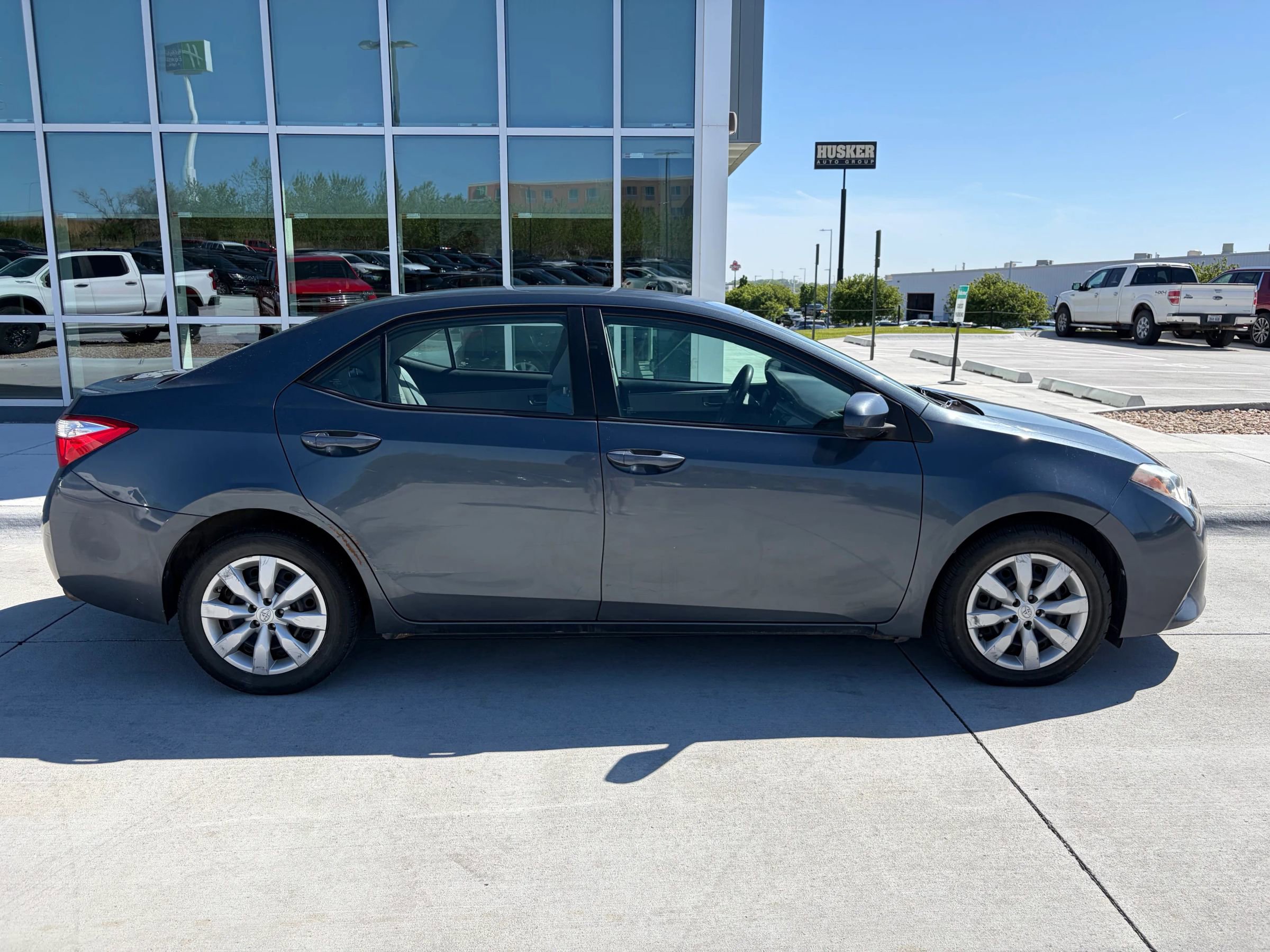 Used 2015 Toyota Corolla LE FWD image 3