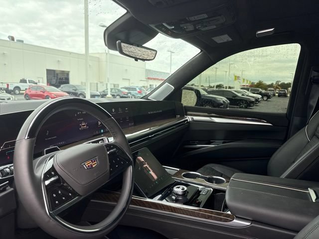 Used 2026 Cadillac Escalade Platinum Sport w/ LPO, ONYX Package AWD/4WD image 18