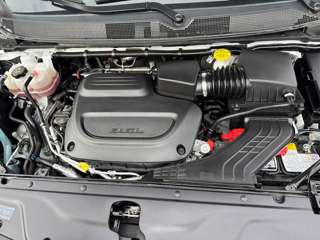 Used 2024 Chrysler Pacifica Touring-L FWD image 21