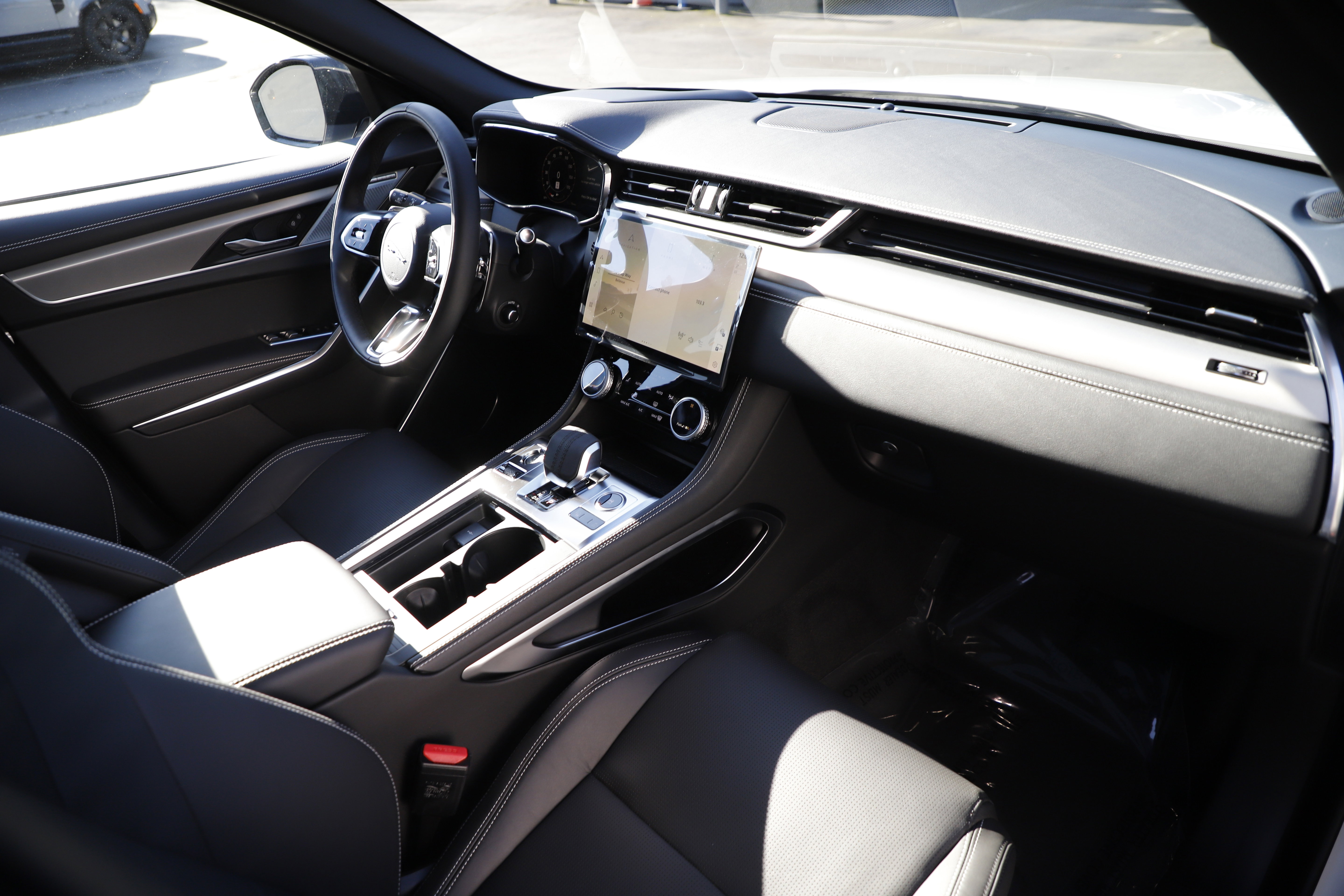 New 2026 Jaguar F-PACE R-Dynamic S AWD/4WD image 9