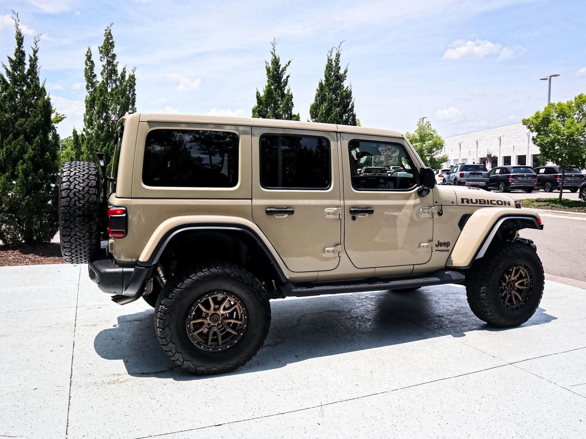 Used 2022 Jeep Wrangler Unlimited Rubicon AWD/4WD image 11