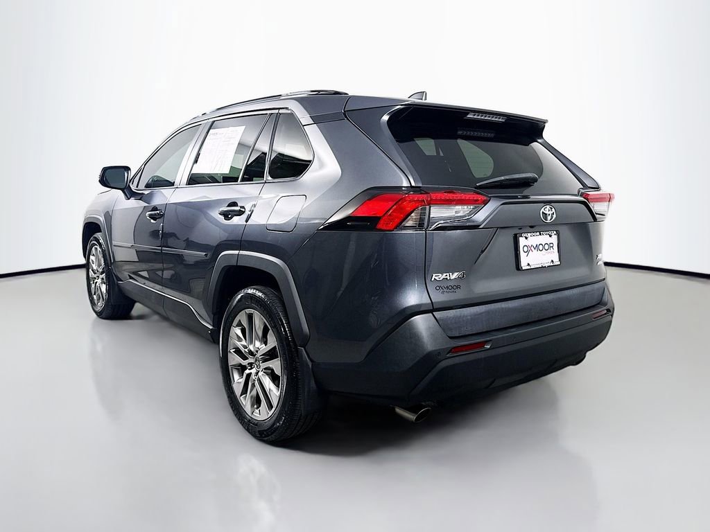 Used 2021 Toyota RAV4 XLE Premium image 5