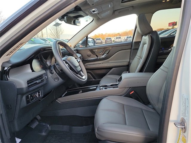 New 2024 Lincoln Corsair Reserve w/ Equipment Group 201A image 6