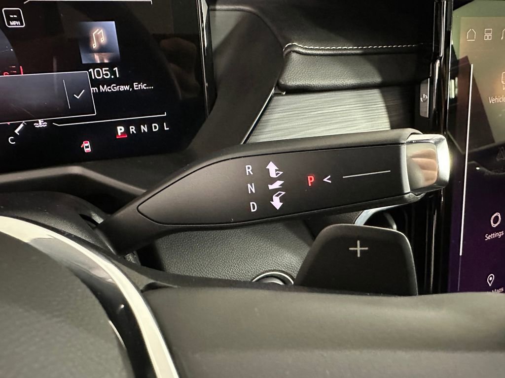 Used 2025 GMC Acadia Elevation w/ Elevation Premium Package image 24