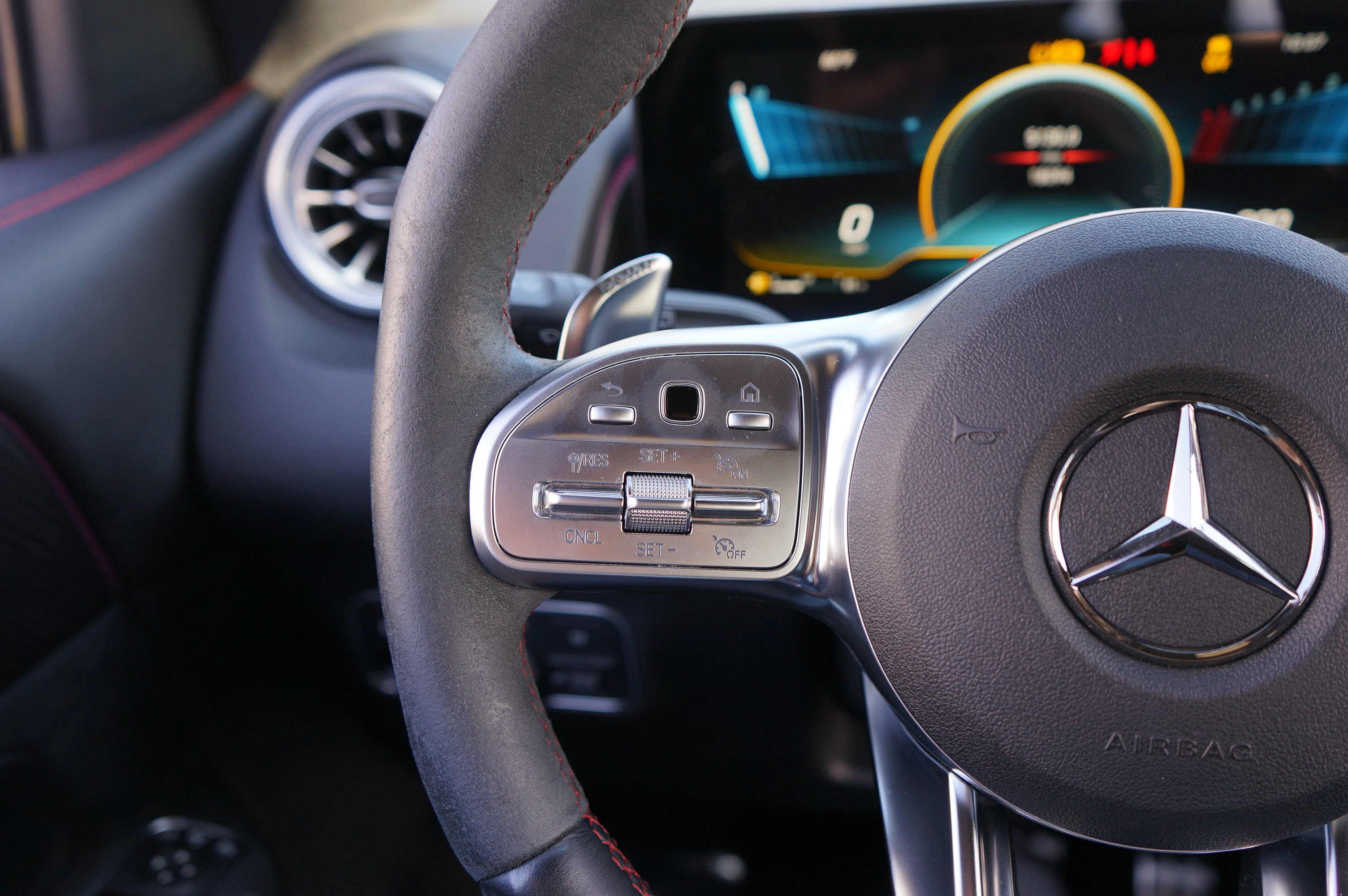 Used 2023 Mercedes-Benz GLB 35 AMG 4MATIC w/ Premium Package image 31