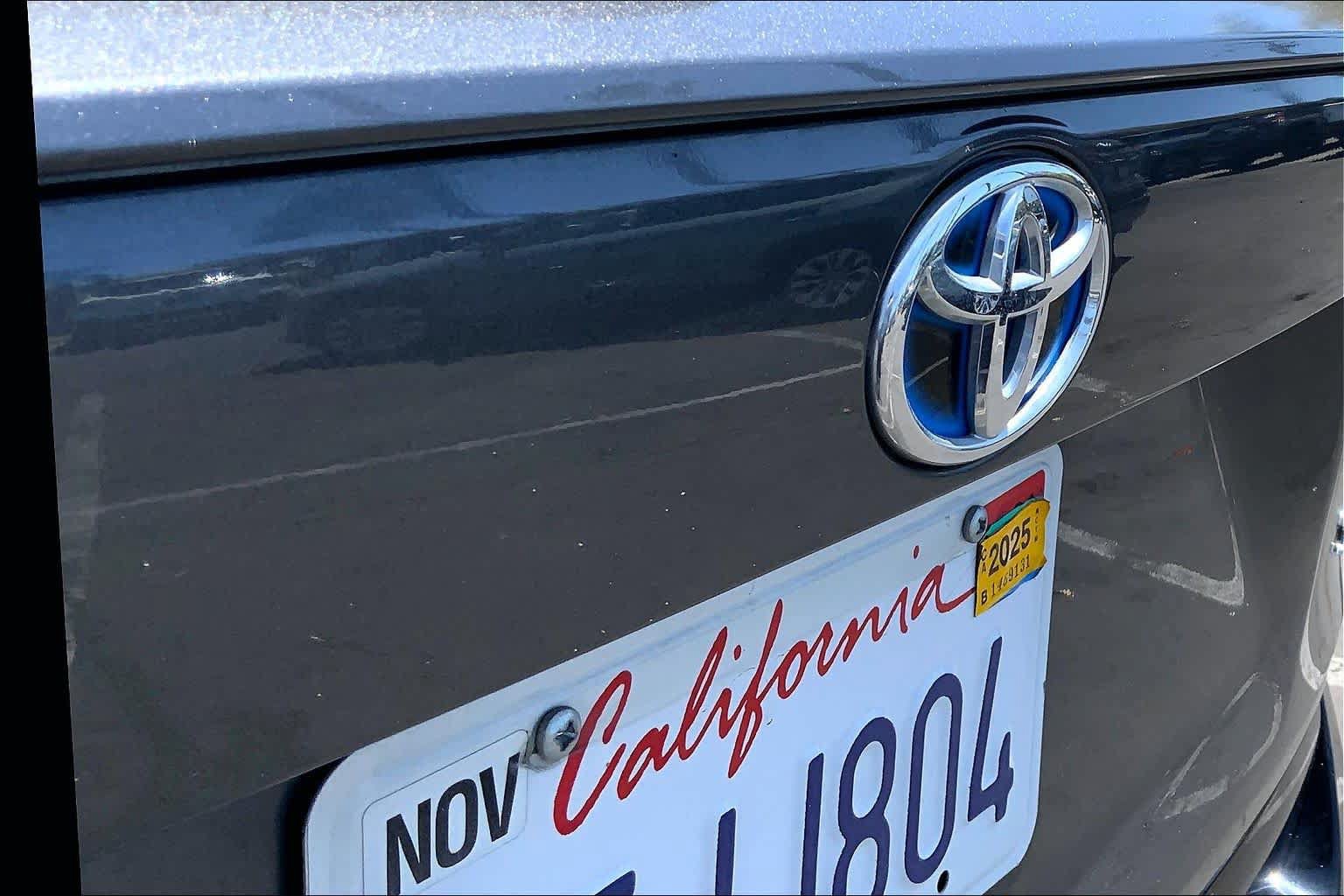 Used 2021 Toyota RAV4 SE w/ Weather & Moonroof Package AWD/4WD image 30