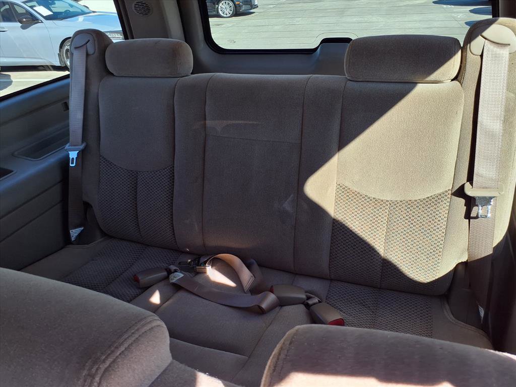 Used 2004 Chevrolet Suburban LS w/ Preferred Equipment Group image 17