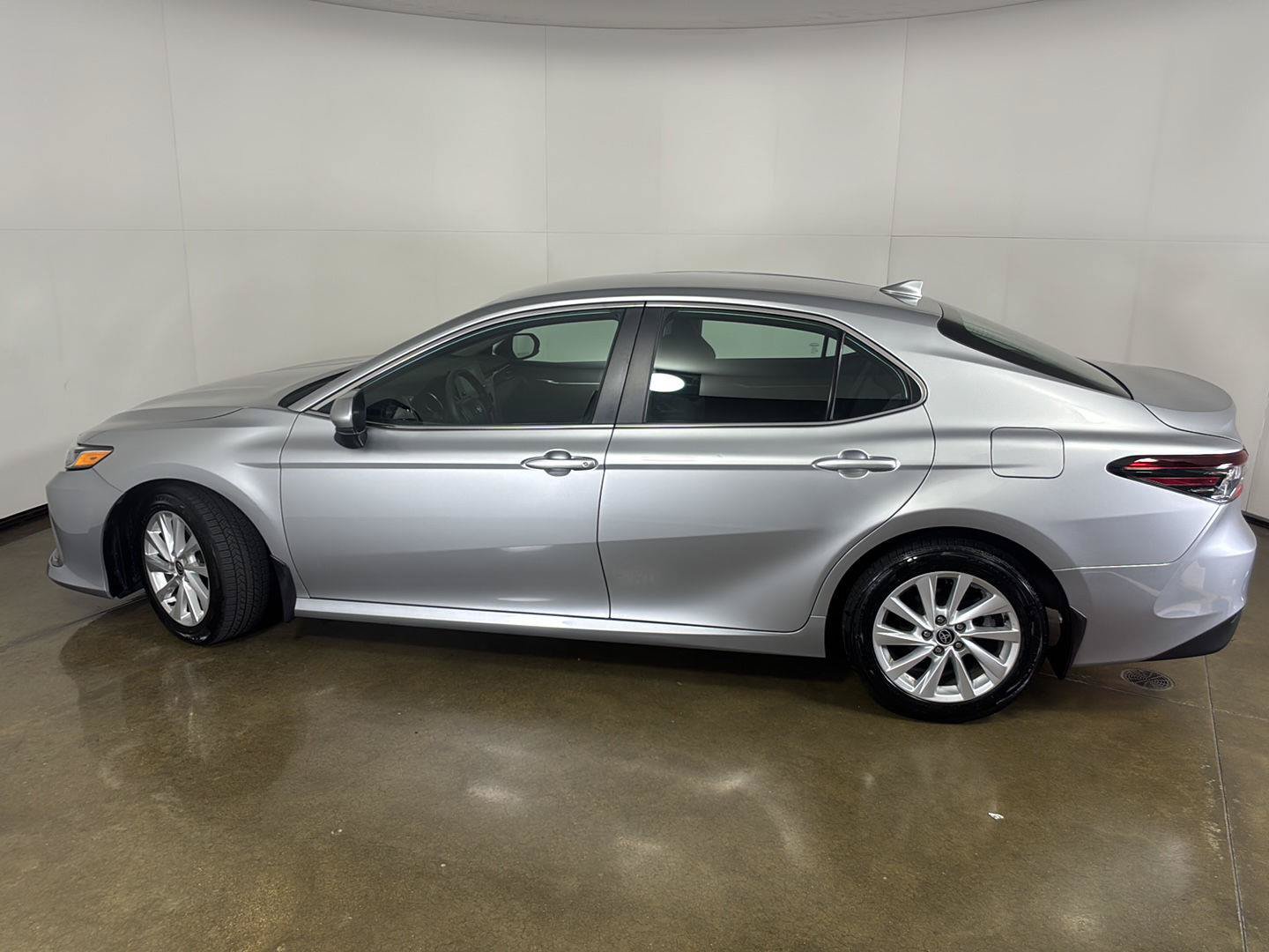 Used 2023 Toyota Camry LE FWD image 13