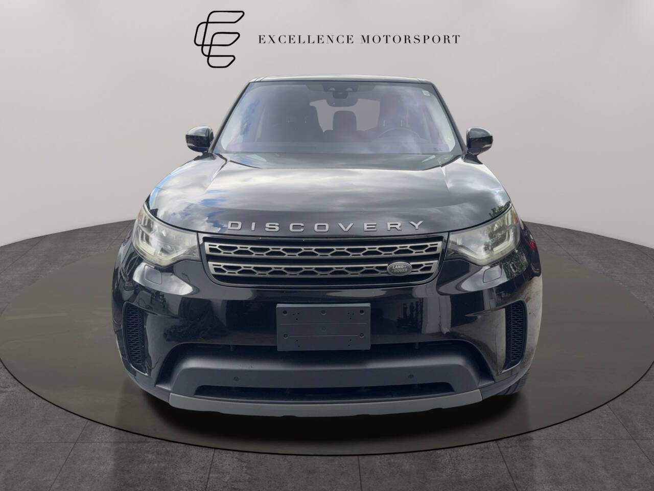 Used 2019 Land Rover Discovery SE image 1
