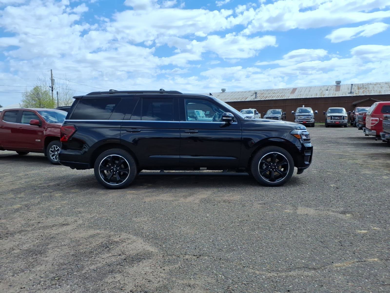 Used 2024 Ford Expedition Limited AWD/4WD image 7