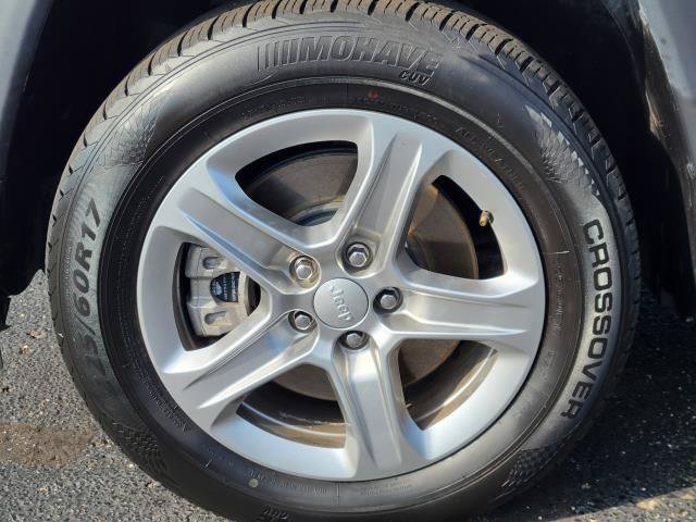 Used 2024 Jeep Compass Latitude AWD/4WD image 5