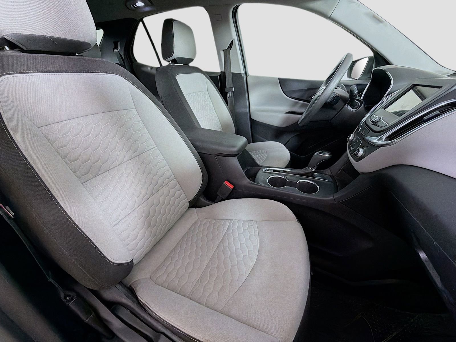 Used 2019 Chevrolet Equinox LS w/ LS Convenience Package FWD image 28
