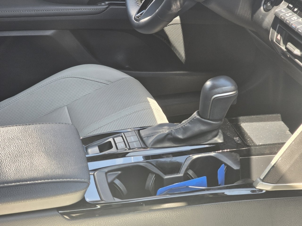 Used 2025 Toyota Camry XLE AWD/4WD image 12