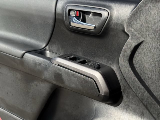 Used 2021 Toyota Tacoma TRD Off-Road AWD/4WD image 26