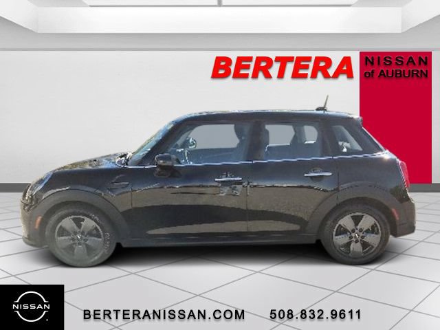 Used 2022 MINI Cooper 4-Door Hardtop w/ Premium Package FWD image 1