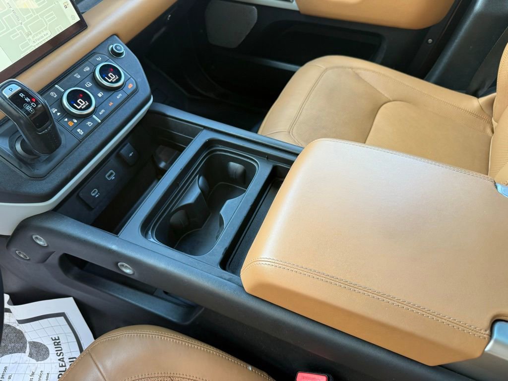 Used 2023 Land Rover Defender 130 SE image 24