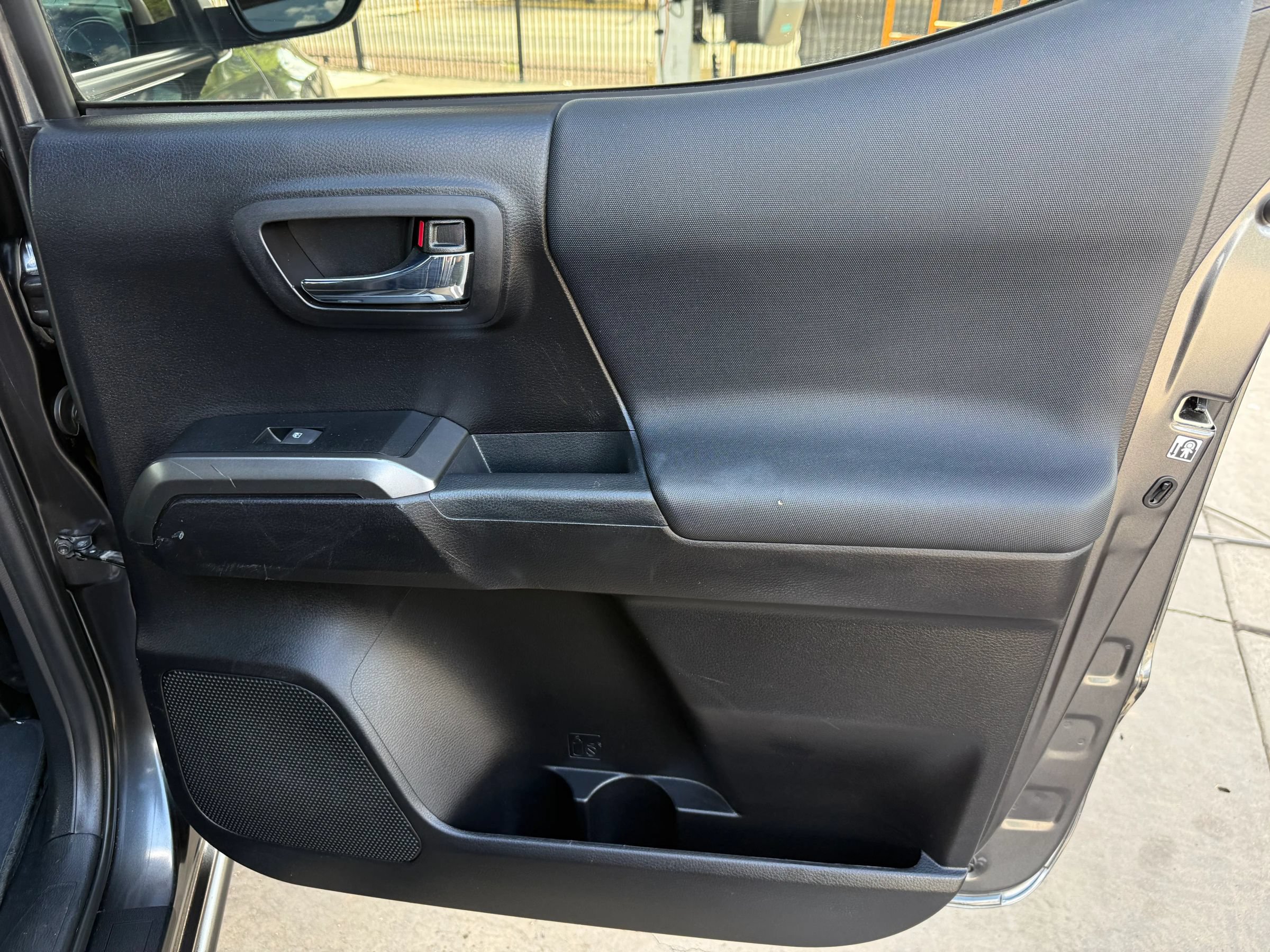 Used 2019 Toyota Tacoma TRD Sport w/ Technology Package RWD image 14