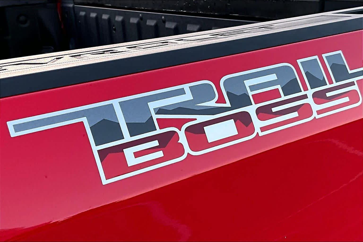 Used 2023 Chevrolet Silverado 1500 LT Trail Boss w/ LPO, Dark Essentials Package AWD/4WD image 32