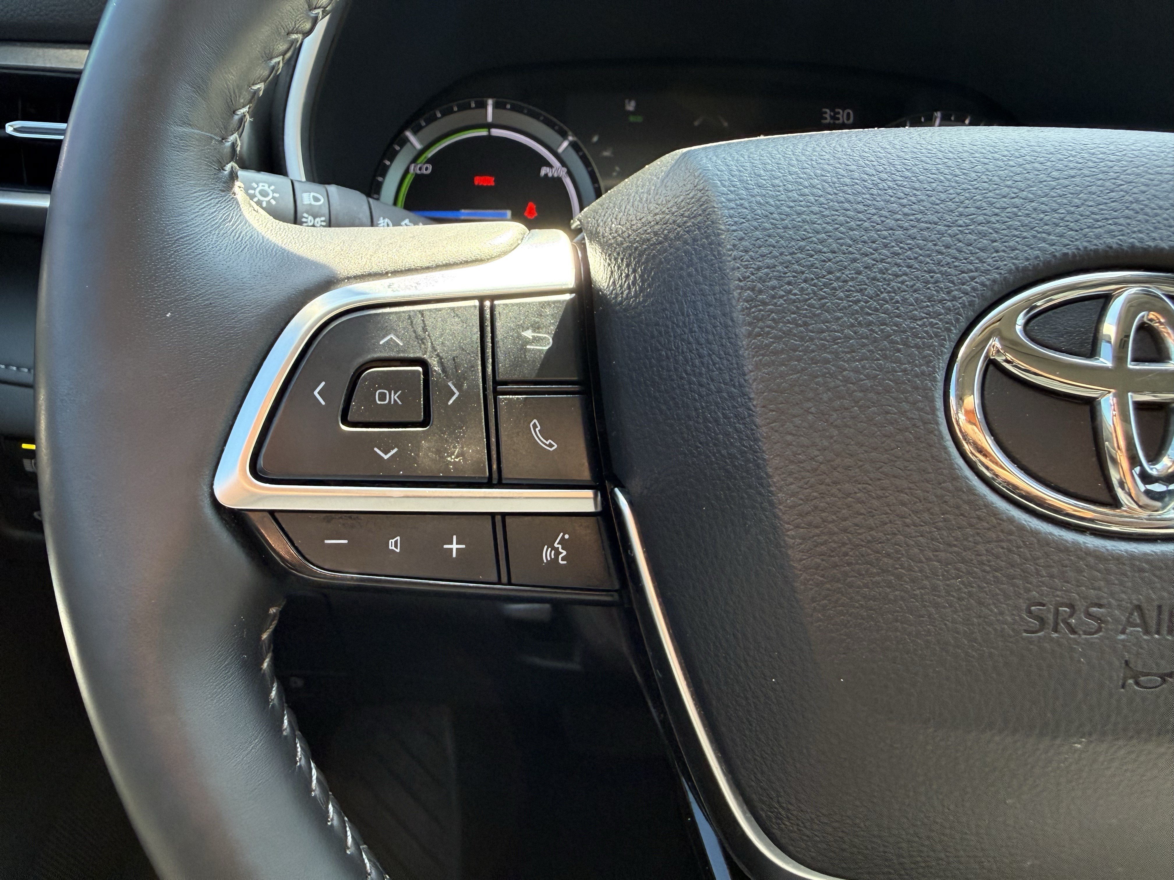 Used 2021 Toyota Highlander XLE AWD/4WD image 18